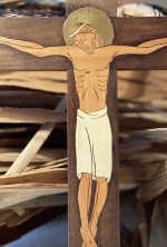 Cristo en la cruz fondo oscurecido