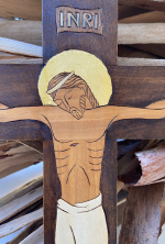 Cristo en la cruz fondo oscurecido detalle